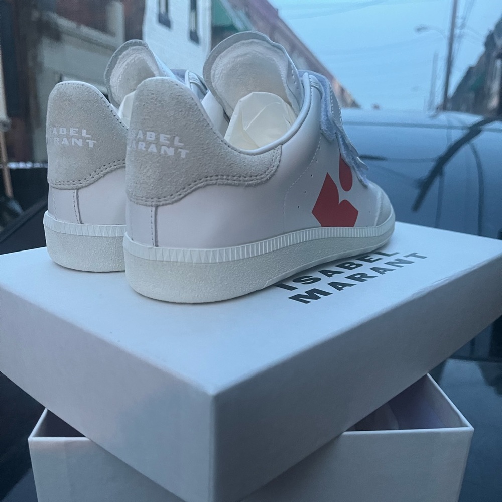 Selling these my daughter can’t fit them